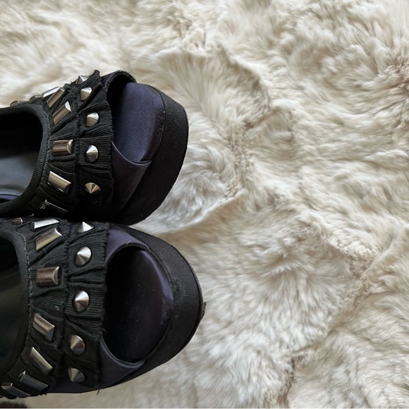 Tory Burch Purple & Black Studded Satin Platform Pleated Peep Toe Heels. Size 8 - Picture 14 of 15